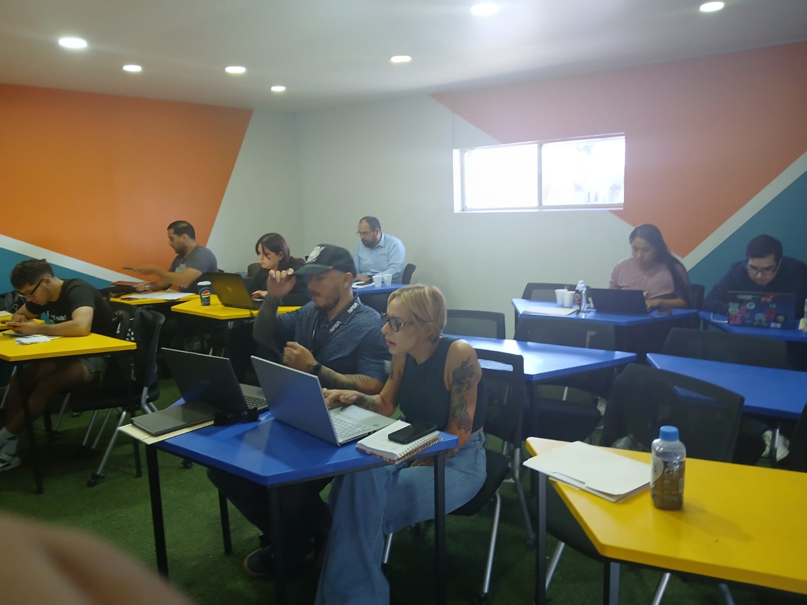 Fortaleciendo la profesionalización docente: Alineación al estándar EC0217.01 en CECLAB