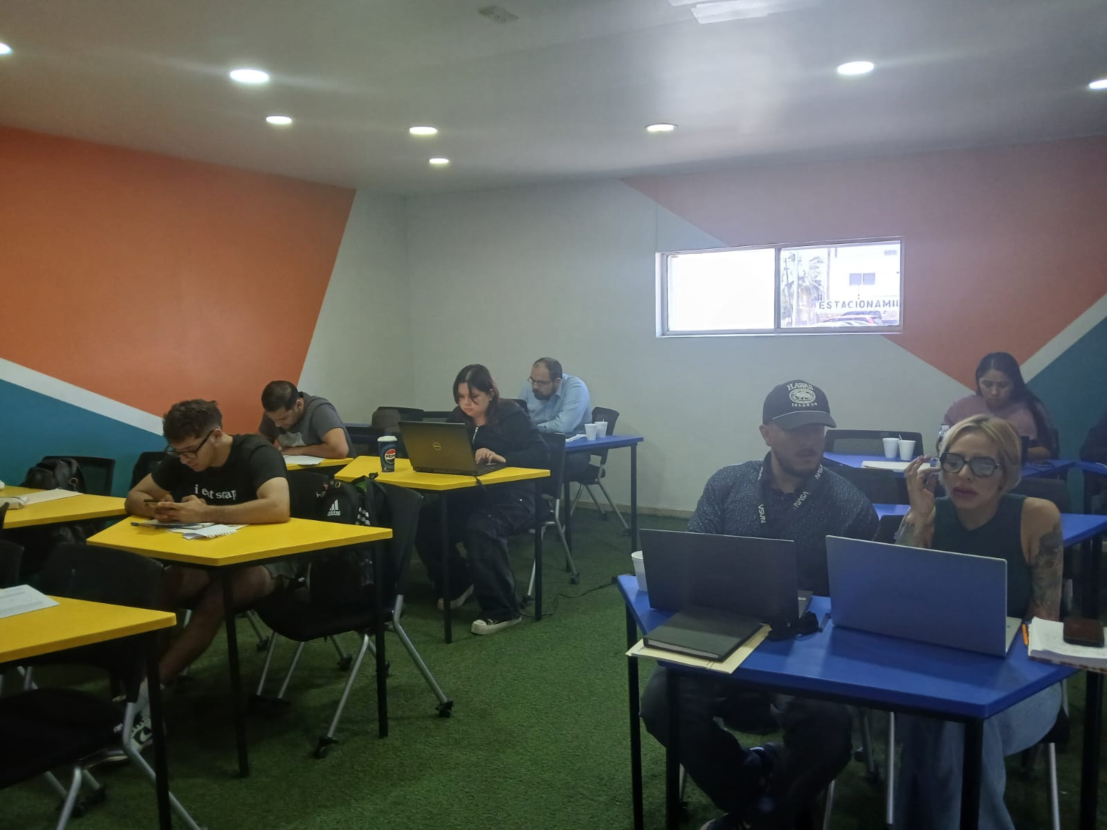 Fortaleciendo la profesionalización docente: Alineación al estándar EC0217.01 en CECLAB