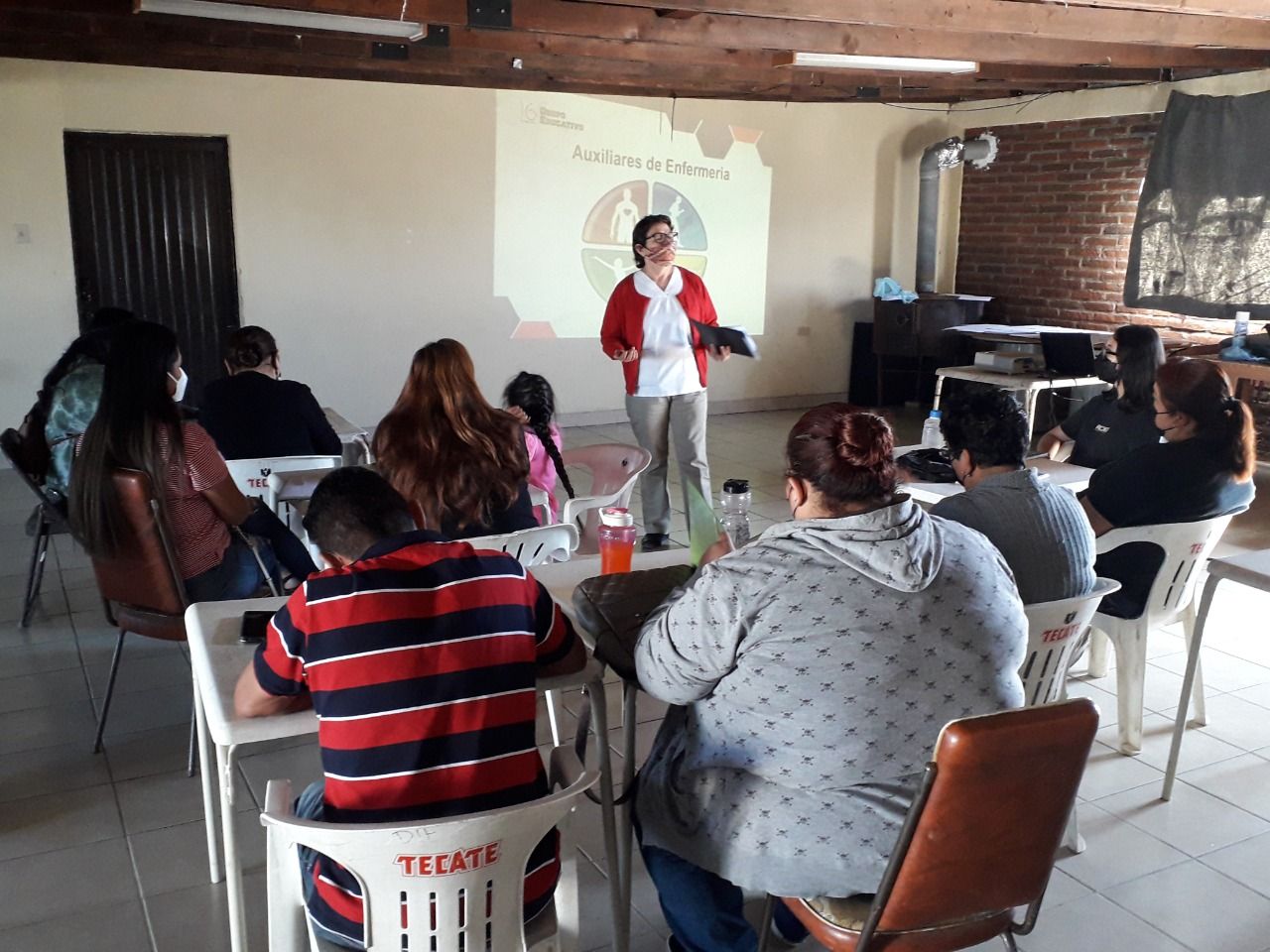 Lleva Grupo Educativo 16 de Septiembre certificación como auxiliar en enfermería a pobladores de La Rumorosa