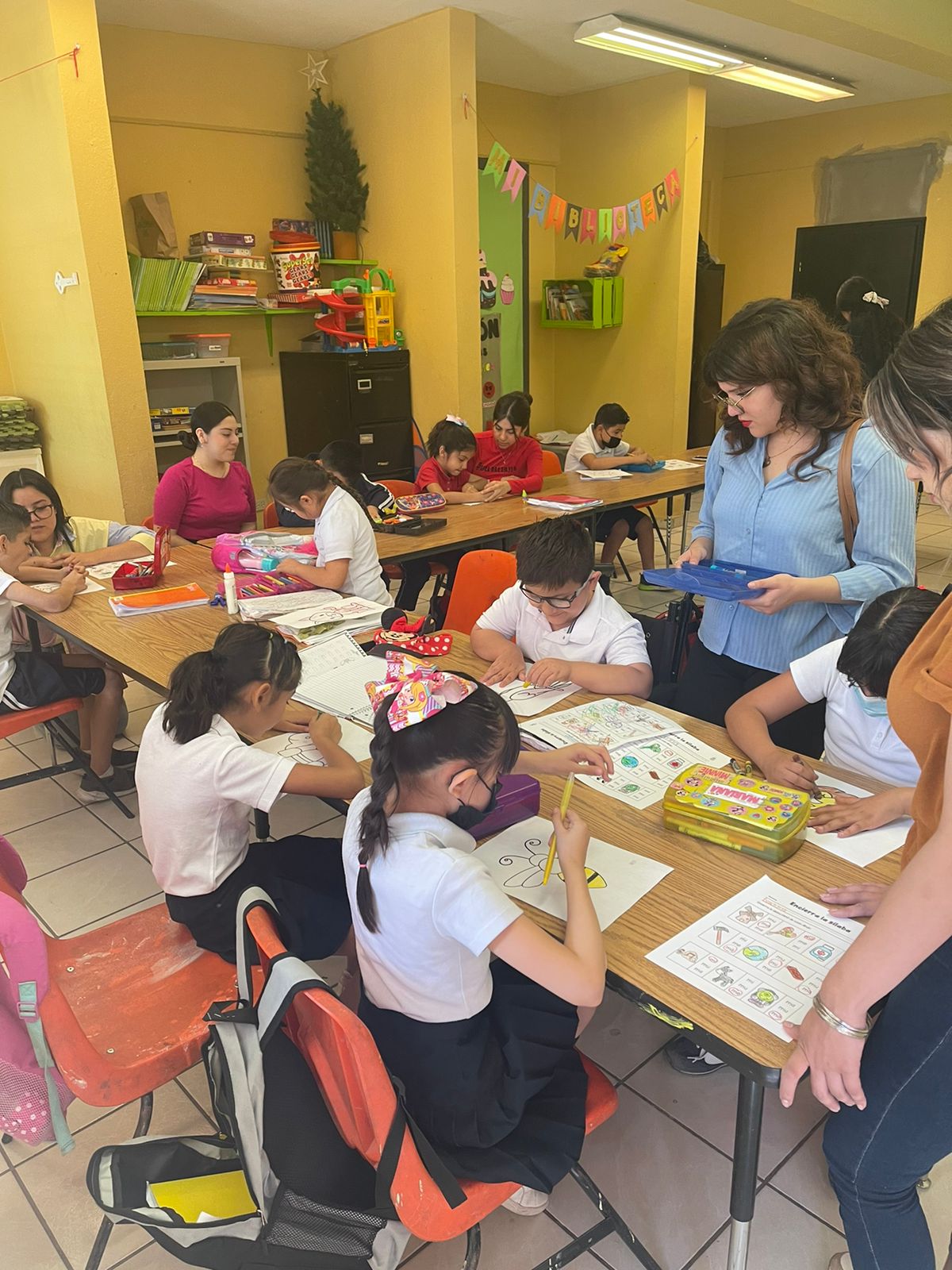 Visitan alumnos de Educación el Centro de Atención Múltiple (CAM) Orizaba
