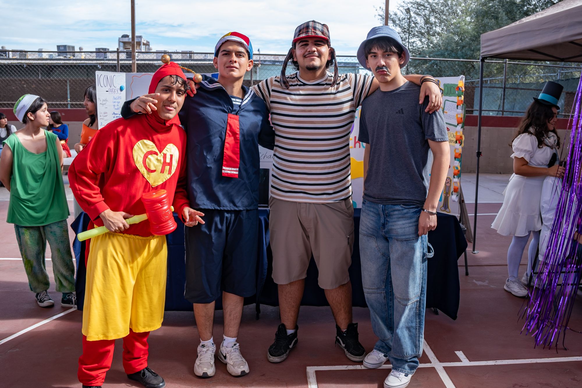 Estudiantes dan vida a personajes históricos y de la cultura pop en el Wax Museum 2025