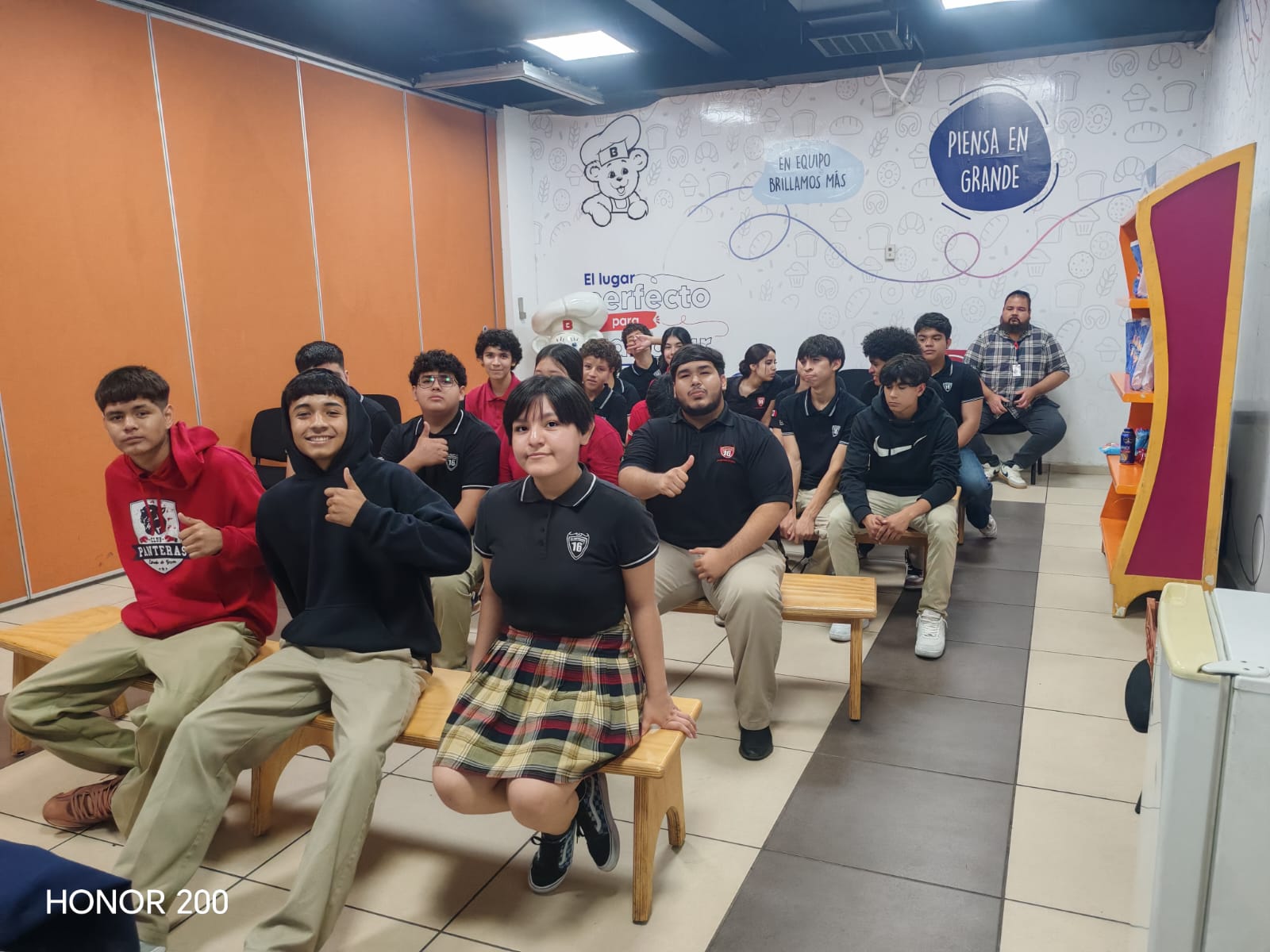 Visitas Industriales a Grupo Bimbo: Un Mes de Aprendizajes para Nuestra Comunidad Estudiantil