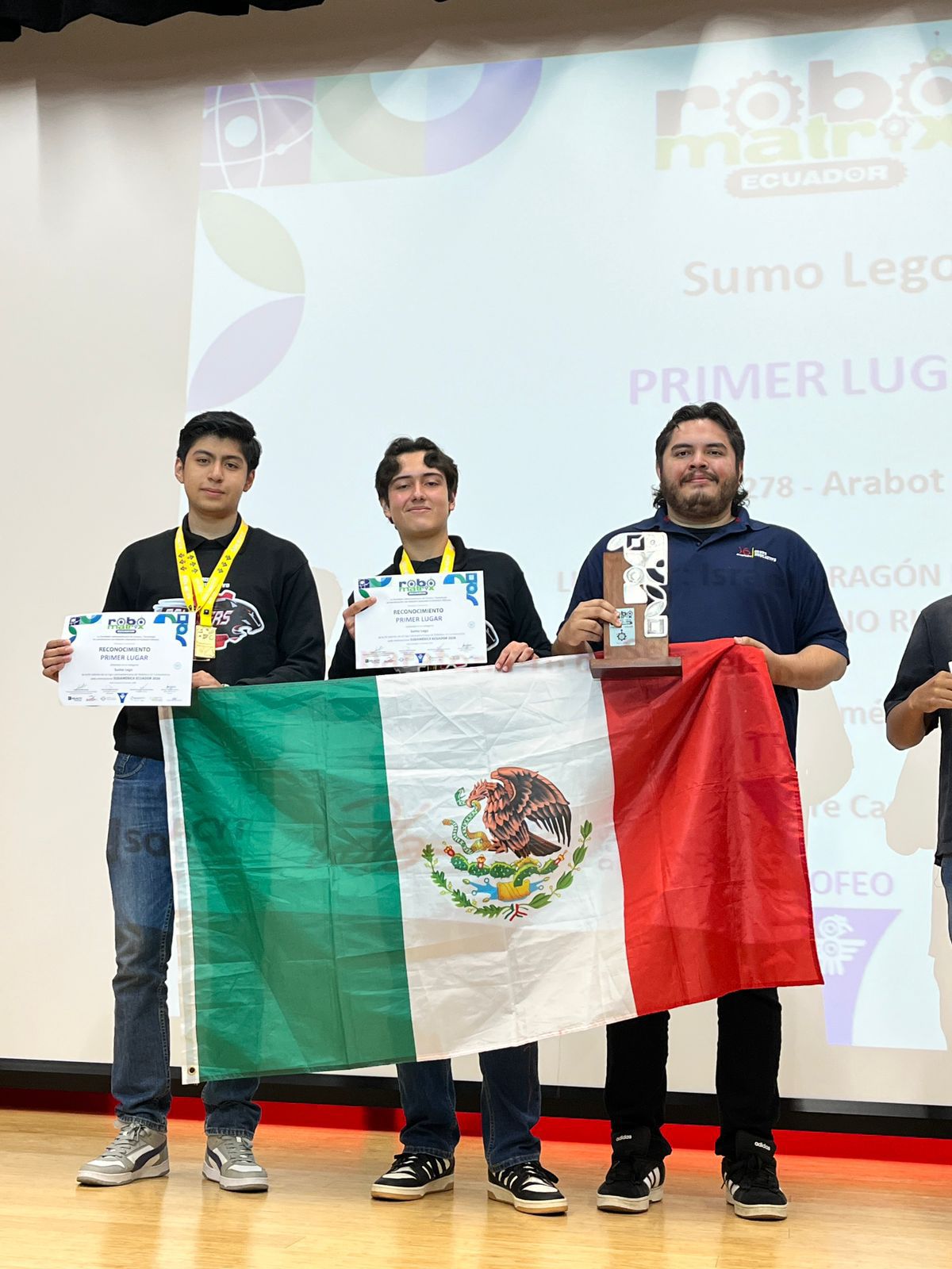 Preparatoria 16 de Septiembre triunfa en RoboMatrix Sudamérica 2026