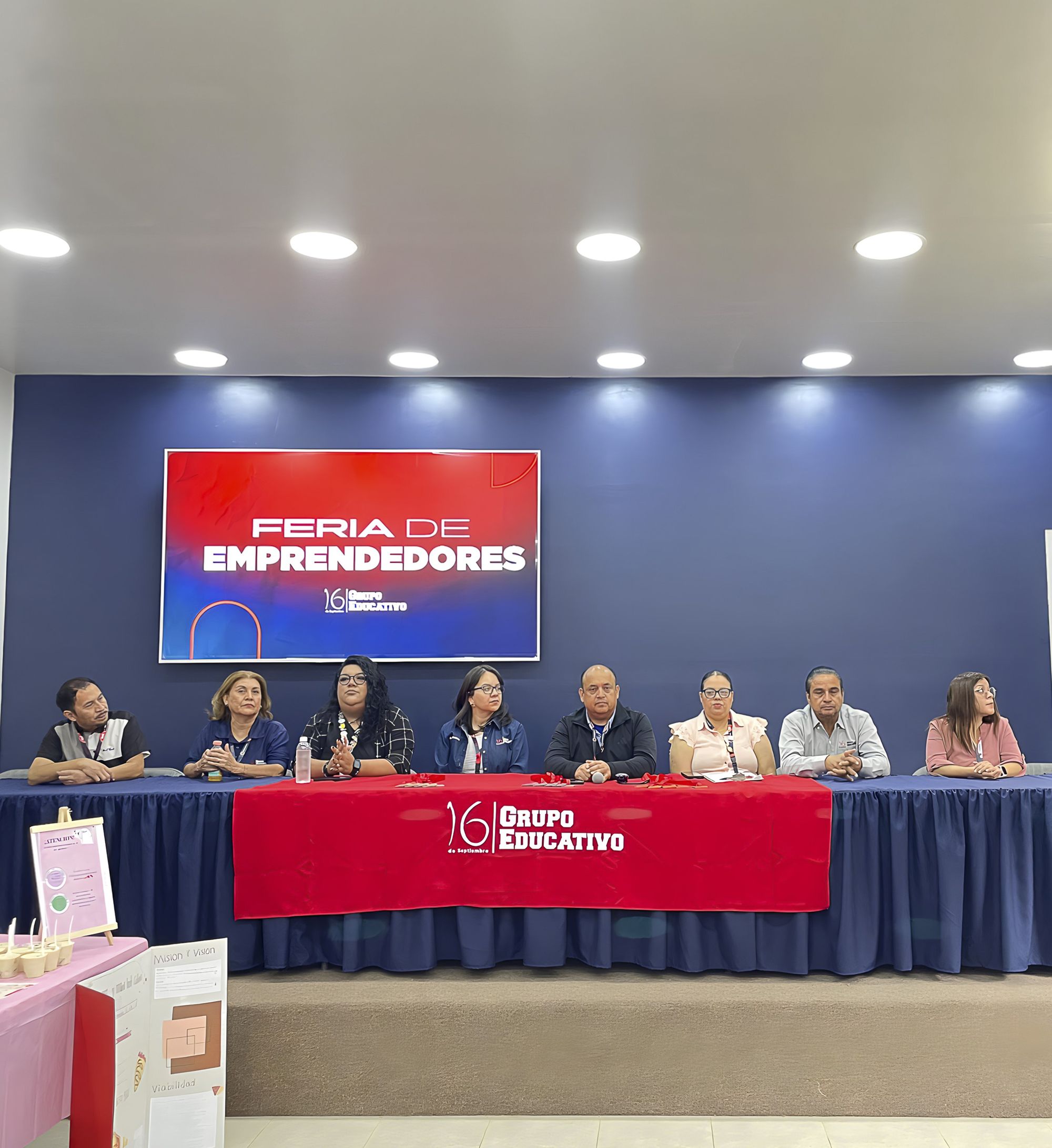 FERIA EMPRENDEDORES CUATRIMESTRAL  2026-1 : DEL AULA A LA PRESENTACIÓN.