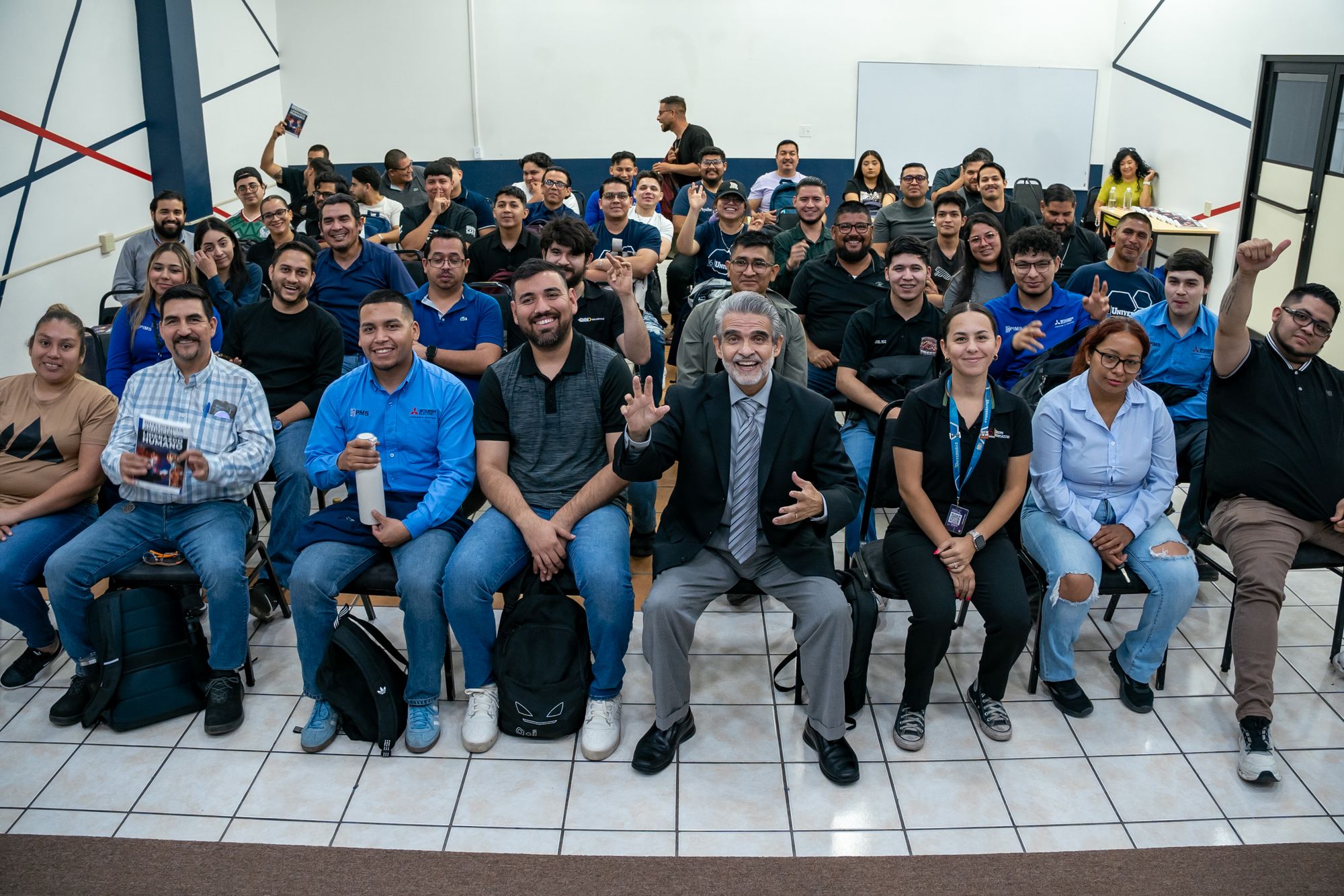 Liderazgo humano e inteligencia artificial: una charla inspiradora para futuros ingenieros