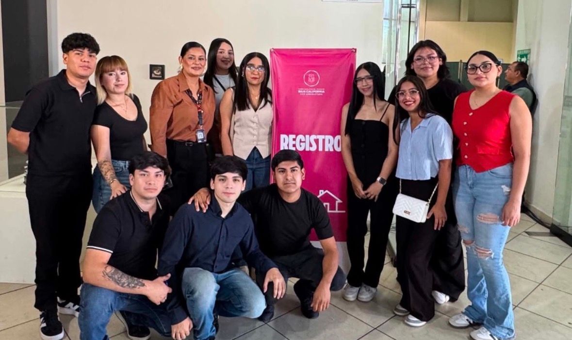 Estudiantes de Derecho fortalecen su formación con asistencia al Foro Vivienda para todas las personas.