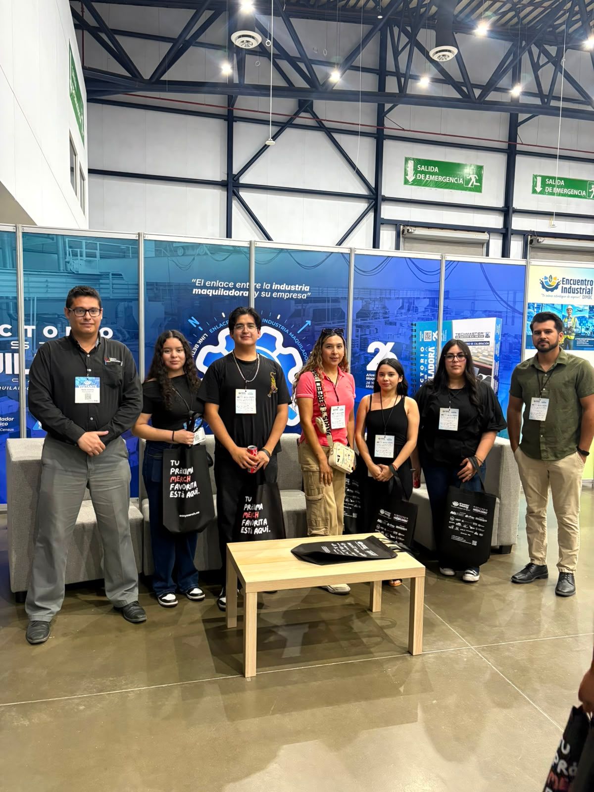 Alumnos de Ingeniería Industrial asisten al 10.º Encuentro Industrial DIMBC