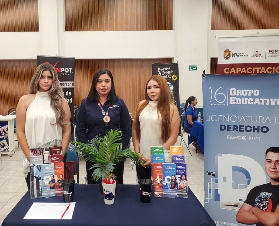 Estudiantes de Derecho fortalecen su formación profesional en la Feria del Empleo CANACO 2026