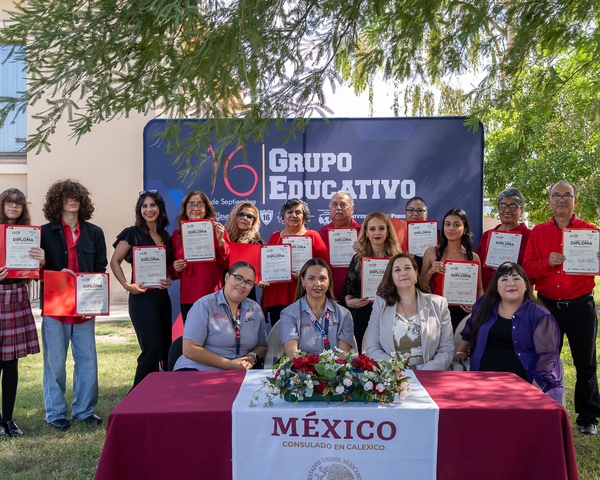 La educación cruza fronteras: Concluye una generación más de “Inglés en el Extranjero” en Calexico.