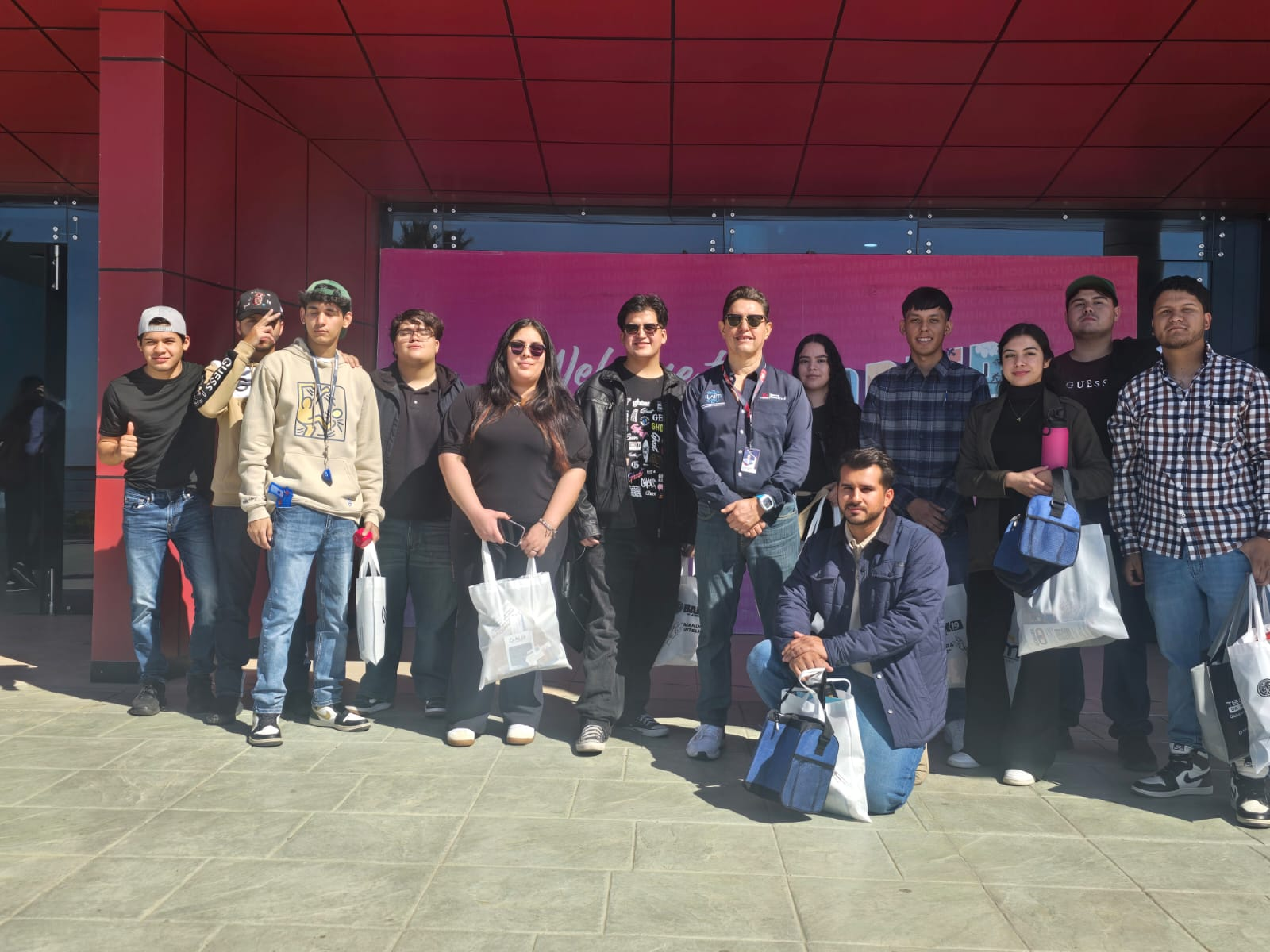 Alumnos de Ingeniería Industrial participan en la edición 19 de BajaMak 2025