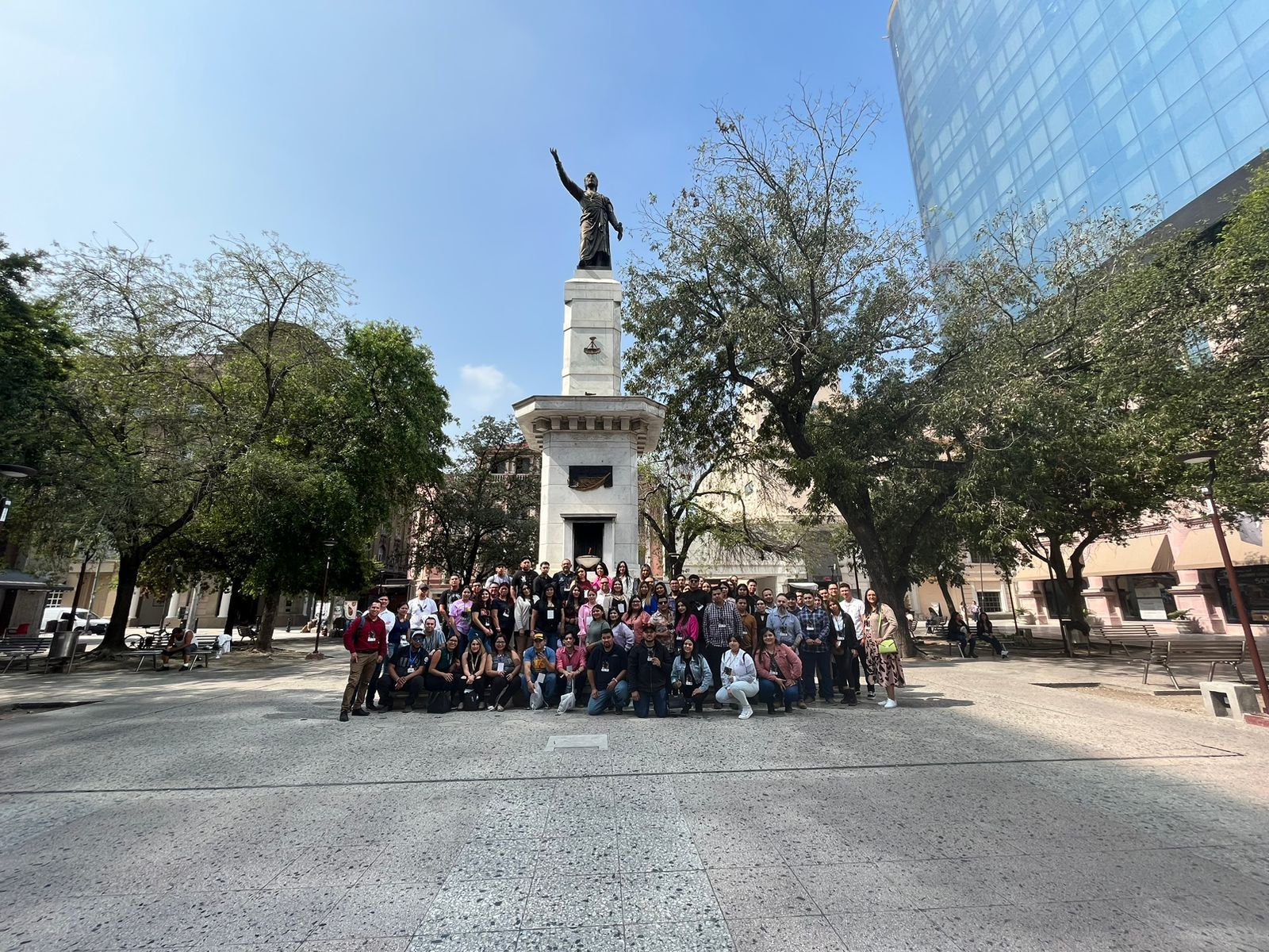 Asisten estudiantes de universidad al Congreso Internacional de Tendencias en la Ingeniería.