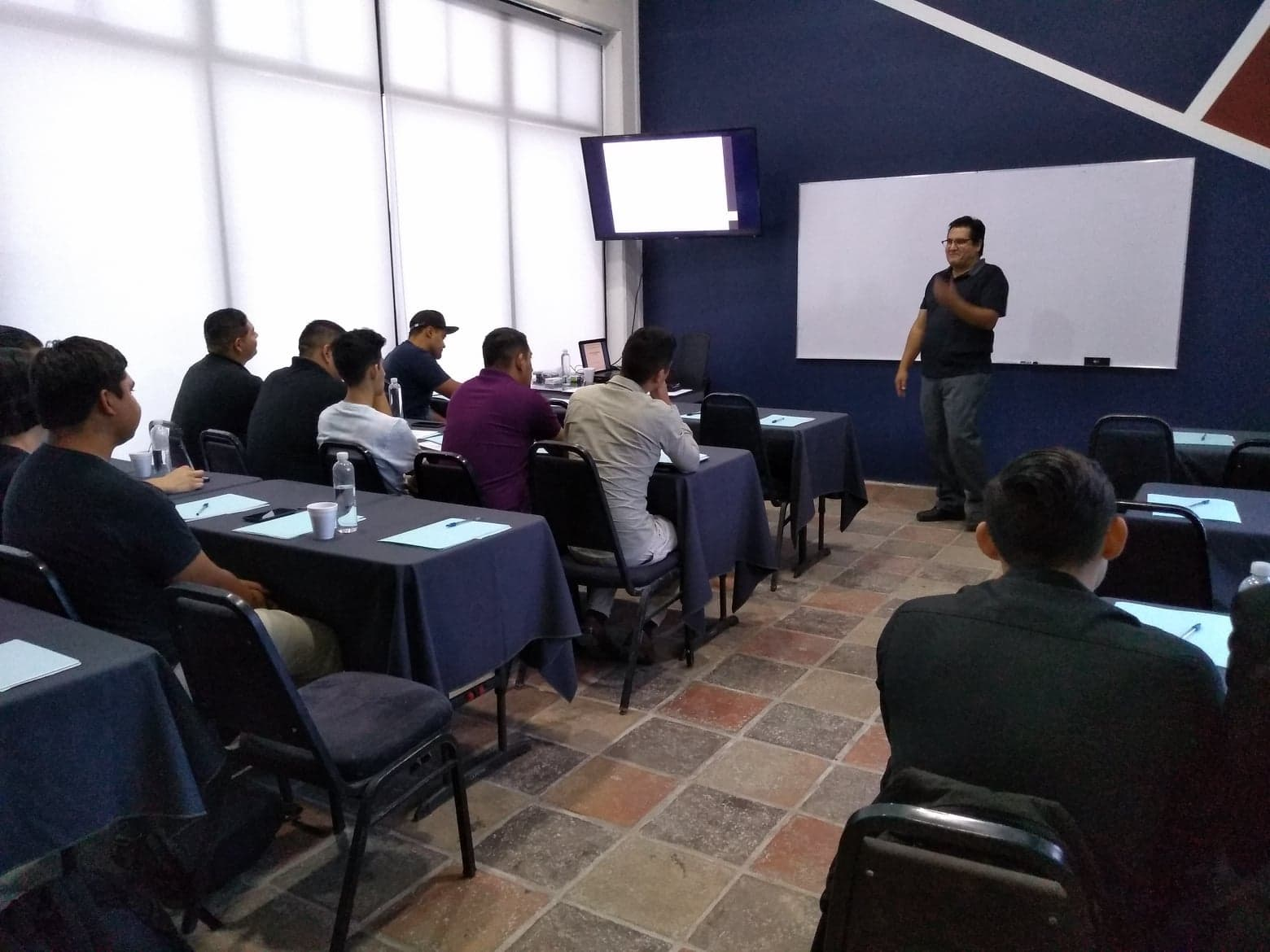 Asisten a taller: "nuevas masculinidades" estudiantes de Universidad