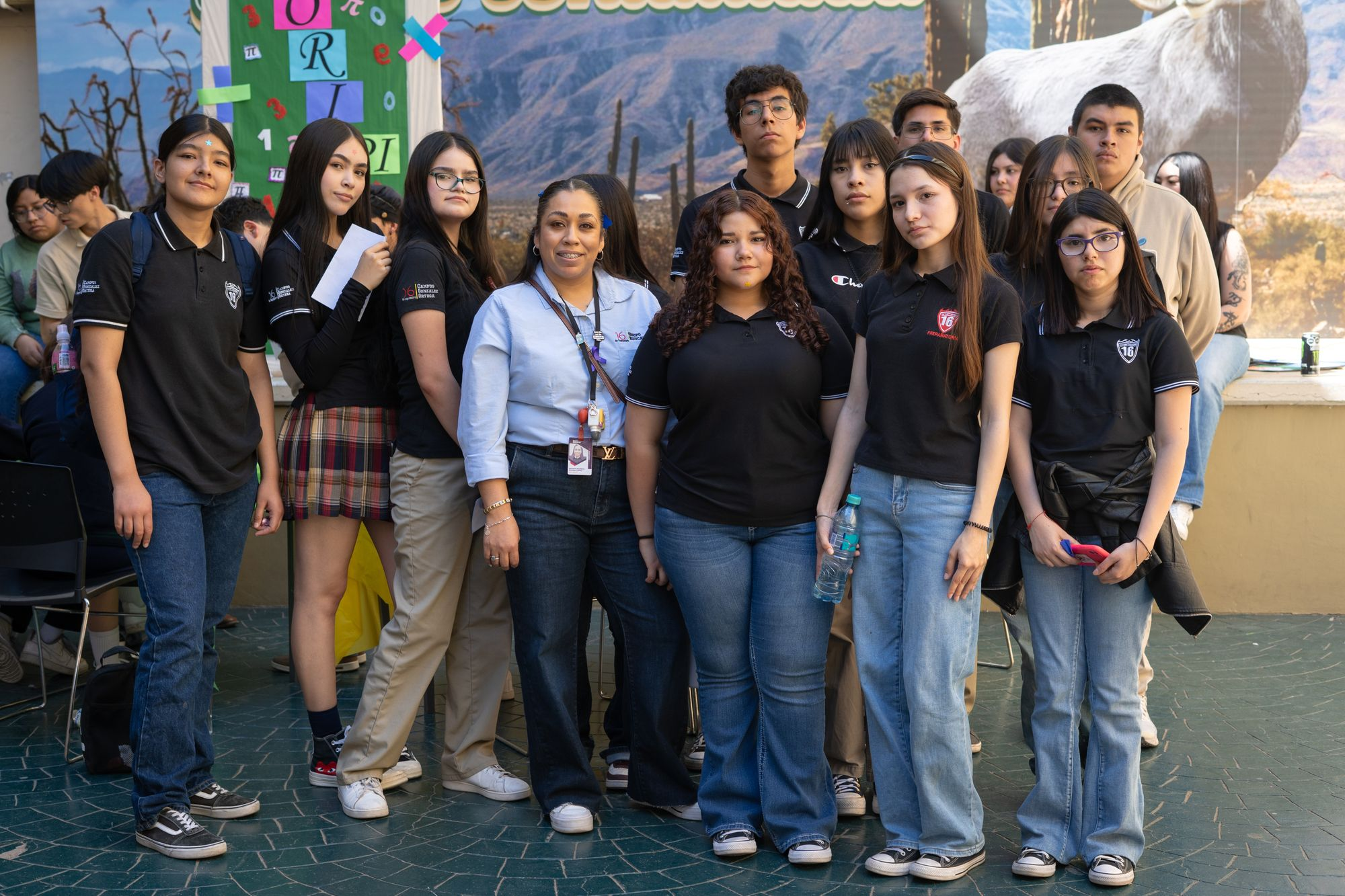 Alumnos de Preparatoria 16 de Septiembre celebran el día de π con creatividad y tecnología