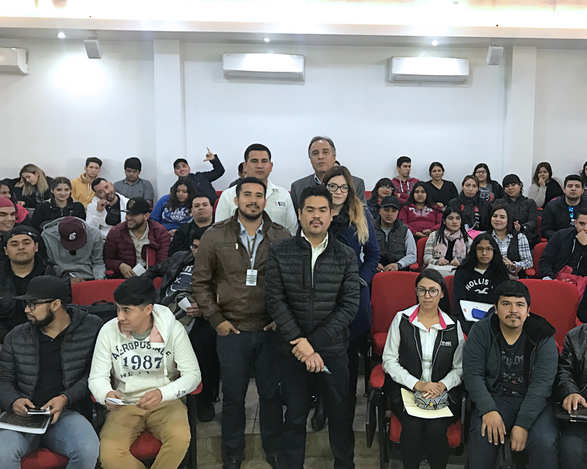 IEE promueve el voto informado entre estudiantes universitarios.