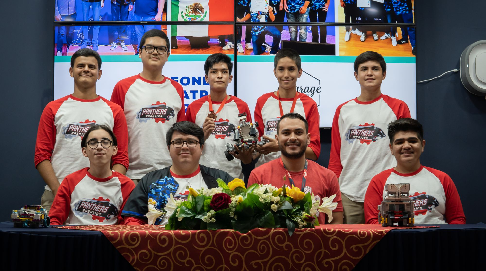Ganan estudiantes de preparatoria, concurso de robótica