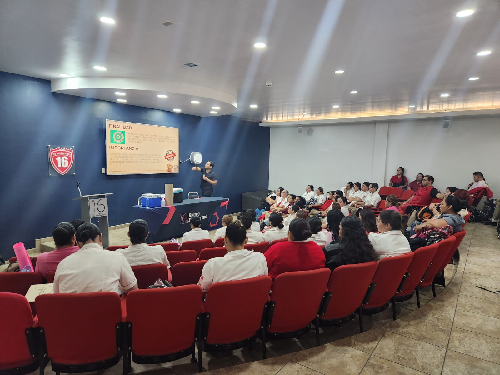 Enriqueciendo la formación de la Licenciatura en Enfermería: estrategias de vacunación y prevención comunitaria.