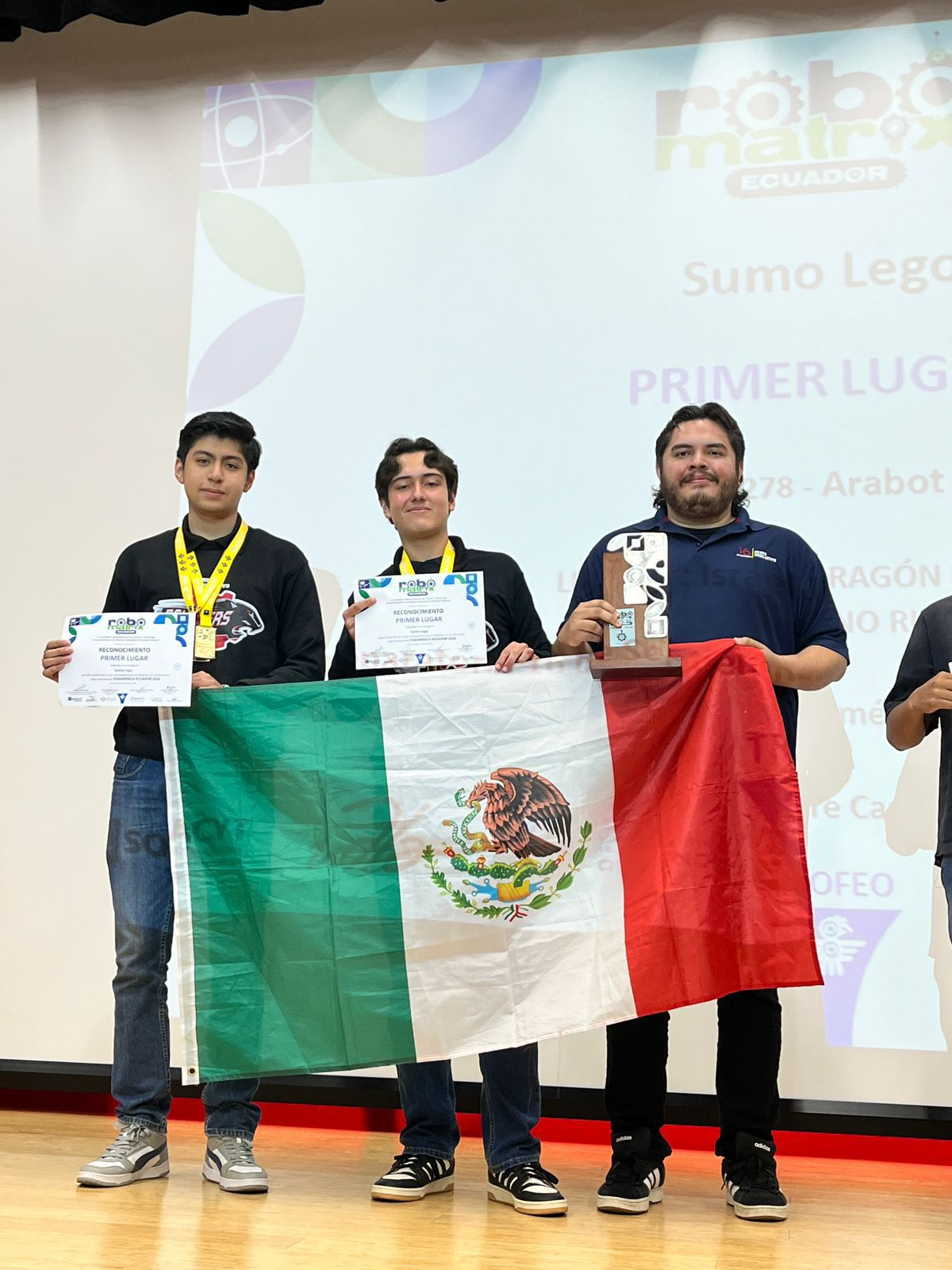 Preparatoria 16 de Septiembre triunfa en RoboMatrix Sudamérica 2026