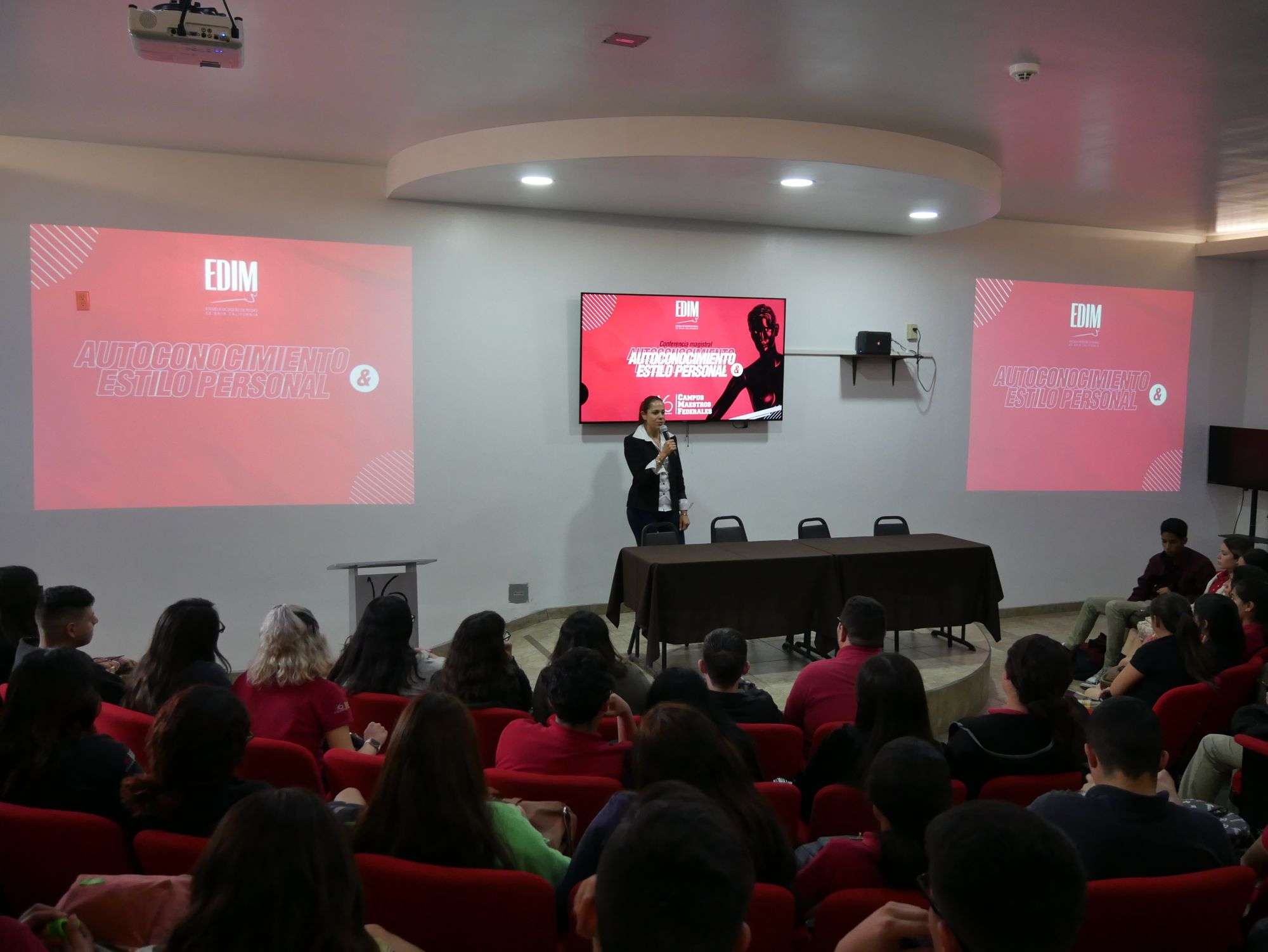 Estudiantes de preparatoria tienen platica sobre“Autoconocimiento y estilo personal”
