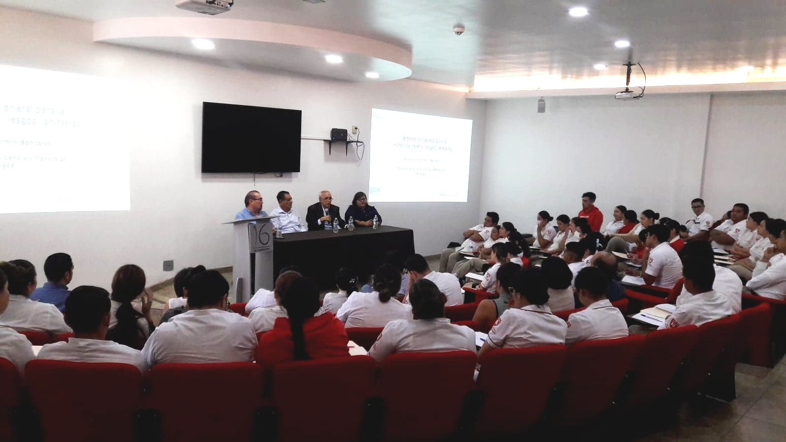 Imparte Secretaria de Salud taller sobre la importancia de la farmacovigilancia a estudiantes de Enfermería