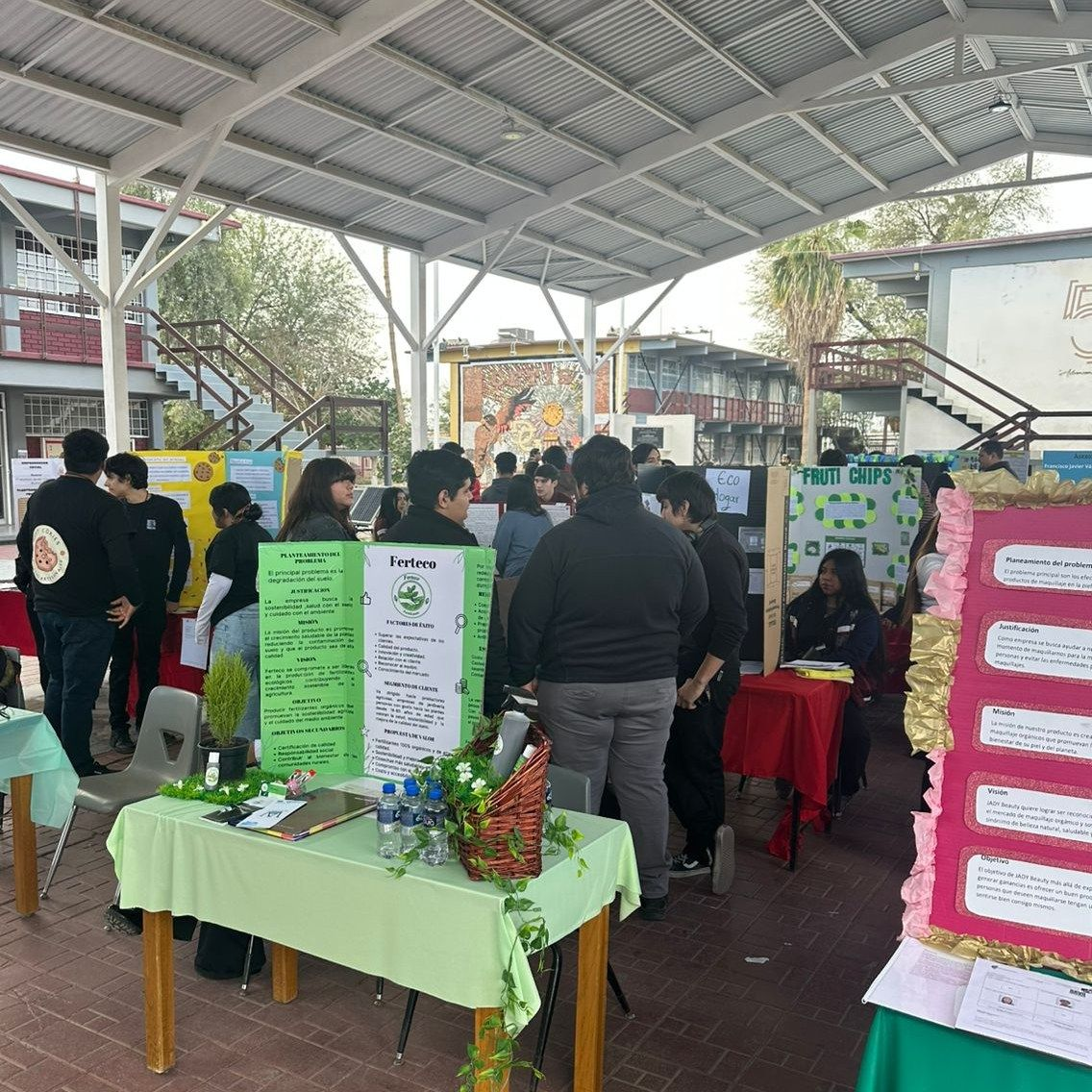 Participación de Docentes de la Universidad 16 de Septiembre en el Concurso Nacional de Prototipos y Emprendimiento