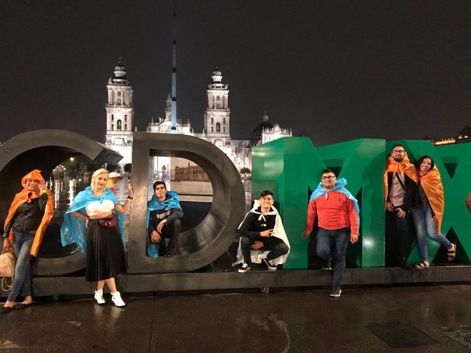 Asisten a congreso en CDMX estudiantes de derecho.