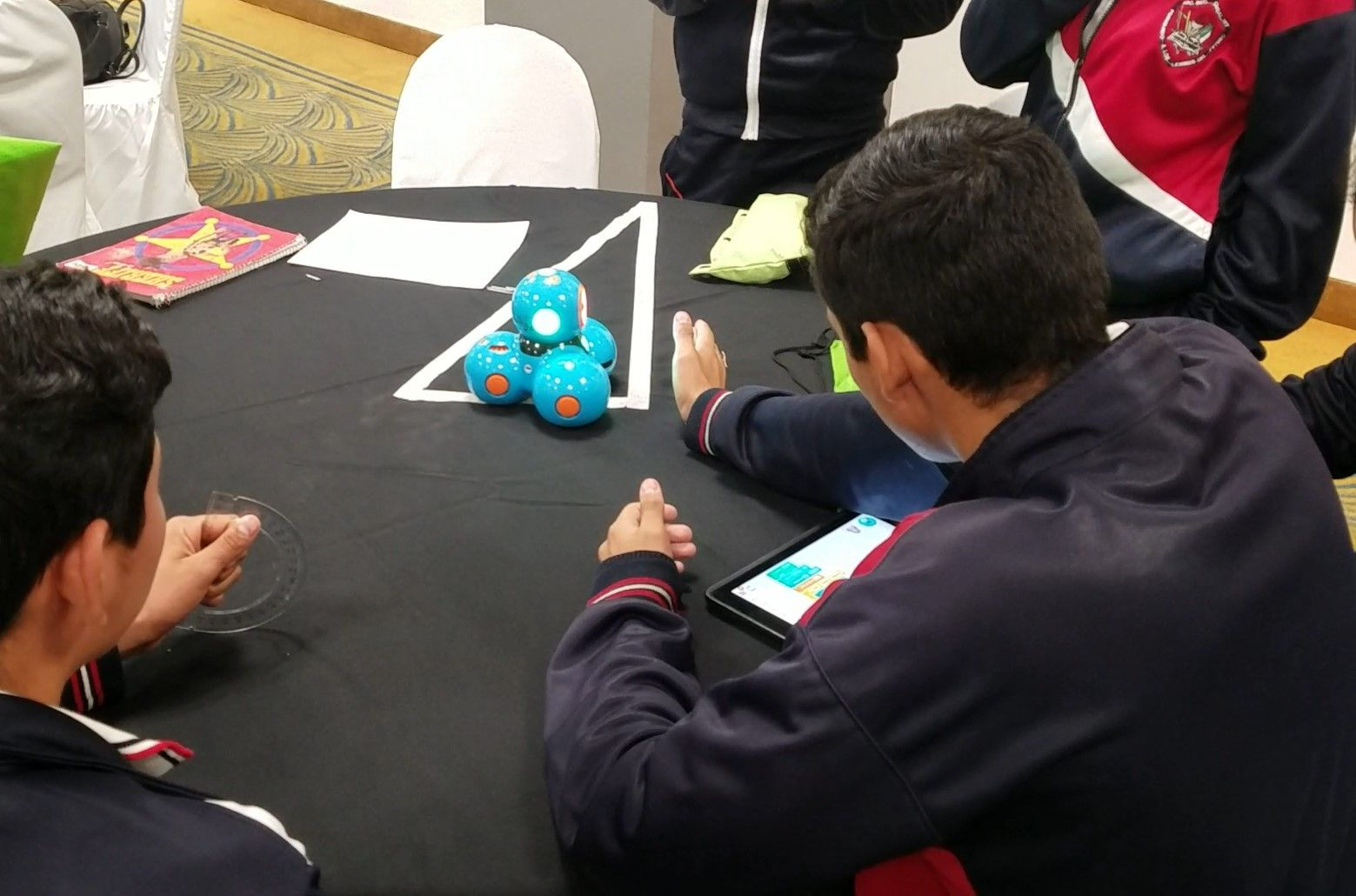 Talleres STEM en el Foro Estatal con alumnos de Tercer grado para la Mejora de los Aprendizajes en la Educación Secundaria.
