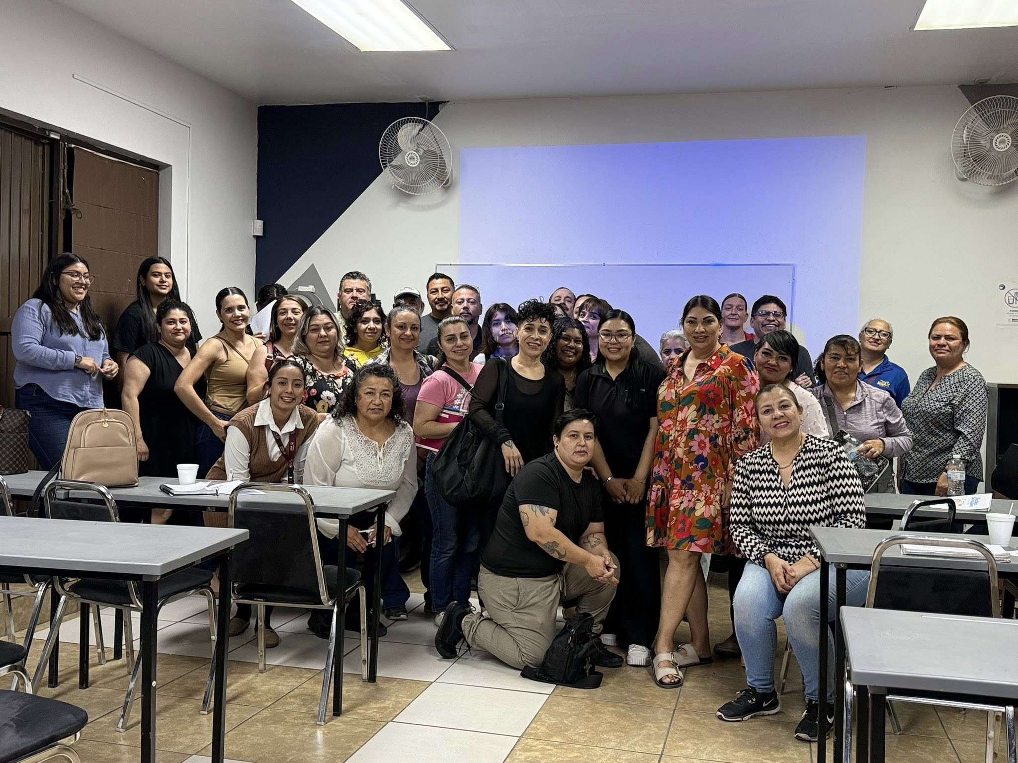 Se imparte taller de Redes Sociales en Grupo Educativo 16 de Septiembre por parte de FOMYDE