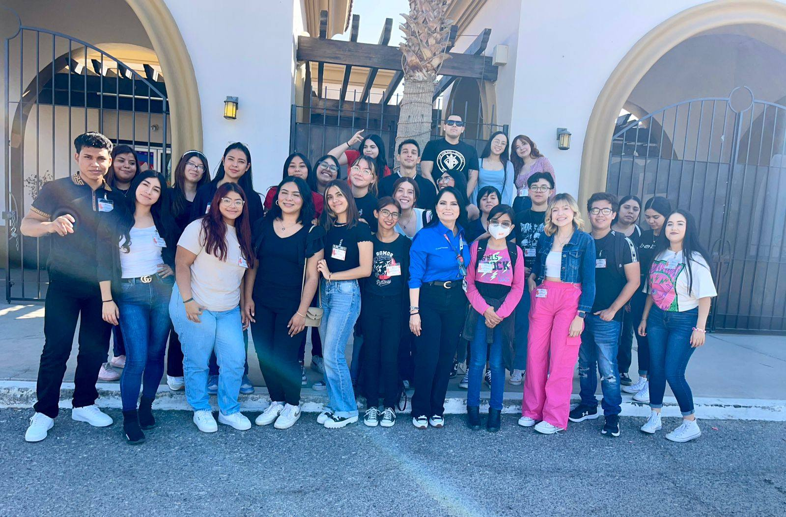 Visitan alumnos de educación a Gymboree Juego & Música Mexicali