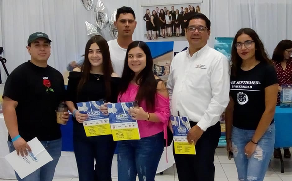 Asisten a congreso Cu4tro Fronteras estudiantes de universidad