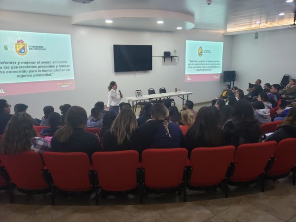 Presentan la conferencia: “Retos de la Educación Ambiental en Mexicali”