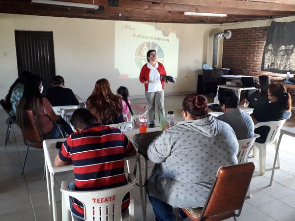 Lleva Grupo Educativo 16 de Septiembre certificación como auxiliar en enfermería a pobladores de La Rumorosa