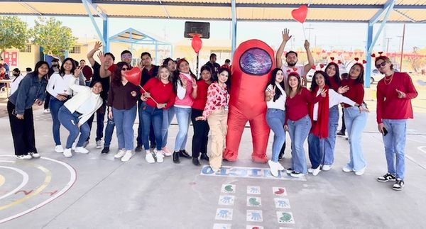 Celebran estudiantes el Día del Amor y la Amistad en Centro de Atención Múltiple CAM #13