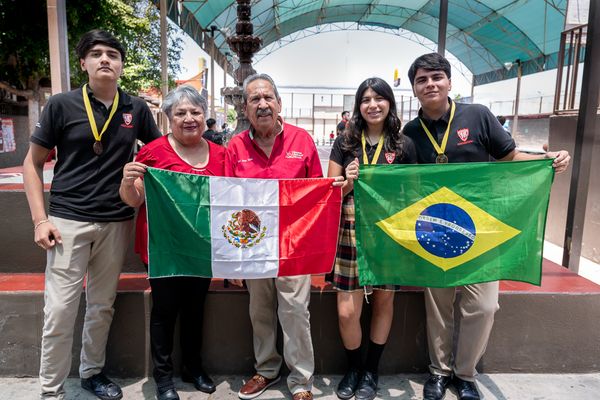 Estudiantes de preparatoria ganan oro en INFOMATRIX y clasifican para competir en Brasil