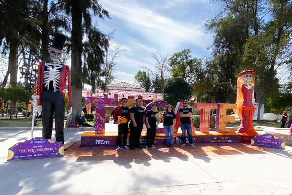 Participan Licenciatura en Gastronomía en concurso de pan de muertos en Tecate.