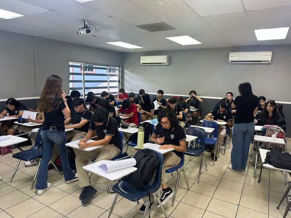 Alumnas de Educación realizan práctica académica con estudiantes de nivel Medio Superior