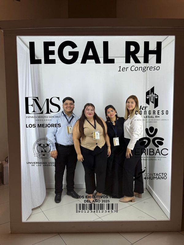 Alumnos de la Licenciatura en Derecho presentes en el 1er Congreso de RH Legal en Mexicali, Baja California