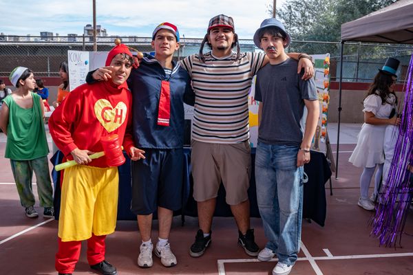 Estudiantes dan vida a personajes históricos y de la cultura pop en el Wax Museum 2025