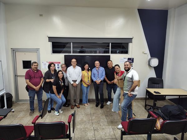 Universidad 16 de Septiembre fortalece la innovación educativa con visita del Dr. Andre Israel Yera Quintana