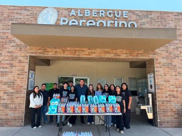 Alumnos de la Licenciatura en Derecho realizan visita al Albergue El Peregrino