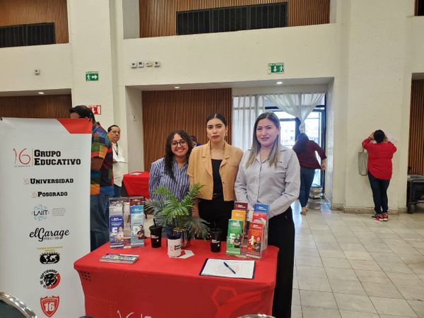 ¡Compromiso y práctica profesional! Alumnas de Derecho brindan asesorías jurídicas en la Feria del Empleo de CANACO