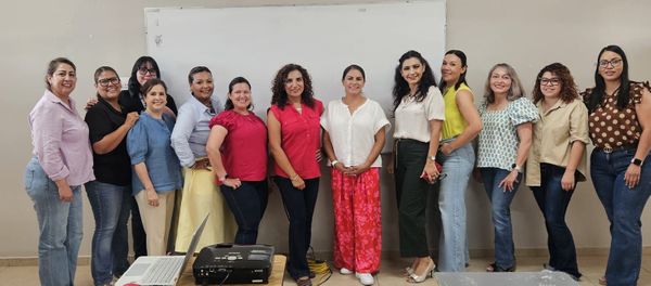 Docentes fortalecen su práctica académica a través del trabajo colaborativo.