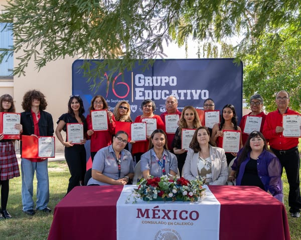 La educación cruza fronteras: Concluye una generación más de “Inglés en el Extranjero” en Calexico.