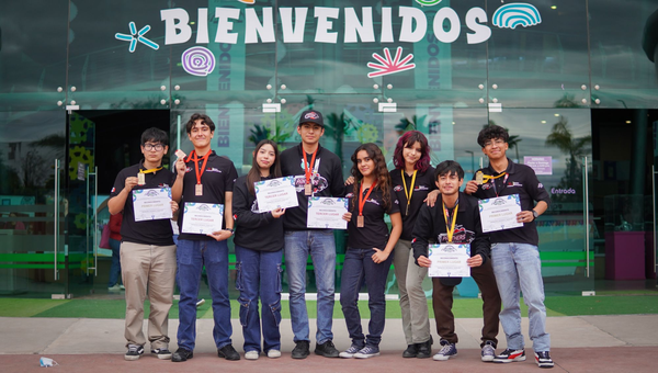 Panthers Robotics Brilla en Robomatrix Continental Junior 2025