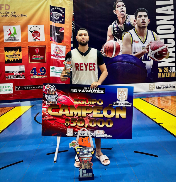 Nuestro entrenador Miguel Ángel Cárdenas Meza sigue rompiéndola en el baloncesto nacional
