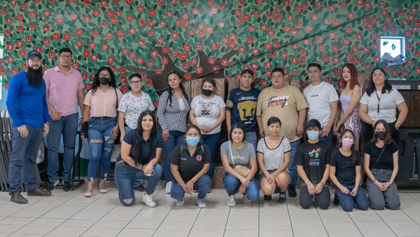 Panteras de las carreras industriales donan útiles escolares a niños de CAHOVA
