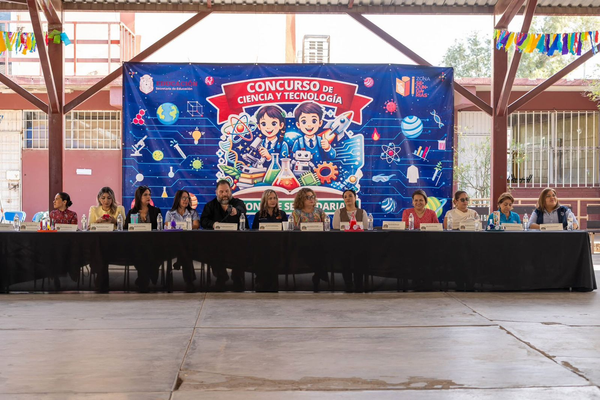 Docente de Ingeniería Industrial participa como juez en Concurso de Ciencia y Tecnología de la Zona VI Escolar