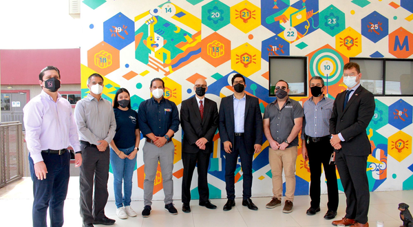 Visita cónsul de los Estados Unidos en Tijuana a Grupo Educativo 16