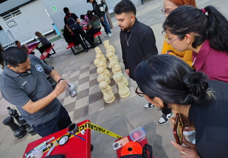 Escena del crimen en acción con alumnos de posgrado en Criminalística