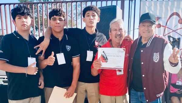 Gana pase a la competencia EXPO CIENCIAS NACIONAL, estudiantes de preparatoria