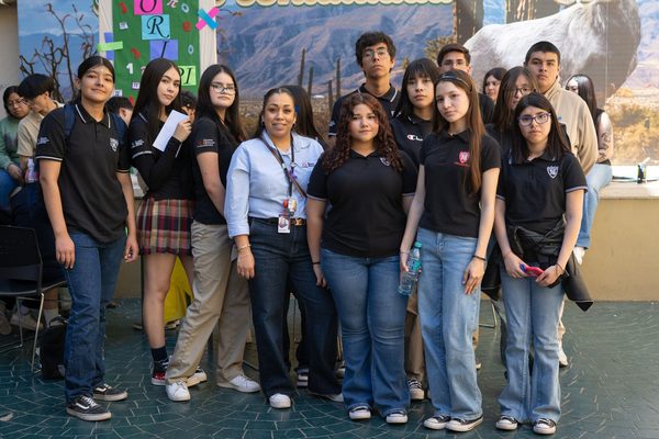 Alumnos de Preparatoria 16 de Septiembre celebran el día de π con creatividad y tecnología